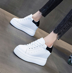 2022年秋季女鞋时尚真皮休闲鞋小个子女人显高内增高鞋女孩小白鞋