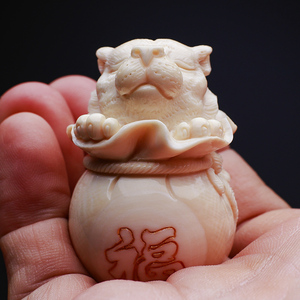 祥瑞户外淘宝华夏文玩珠宝私人定制猛犸牙冰料精工雕刻老虎娃娃diy