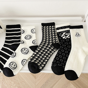 黑白格子袜子女中筒袜ins潮袜外穿春夏薄款长袜可爱黑色笑脸棉袜