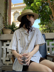 日系复古撞色拼接蓝白条纹短袖衬衫女夏季宽松衬衣设计感小众上衣