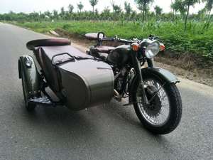 长江750摩托车