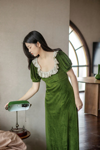 【sansan彡】法式复古帝政方领泡泡袖绿丝绒连衣裙显瘦气质长裙