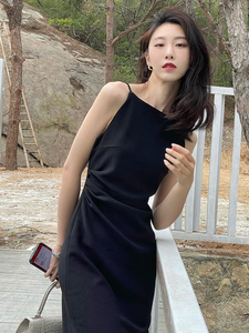 法式复古黑色吊带连衣裙女夏赫本风气质显瘦高级感无袖长款小黑裙