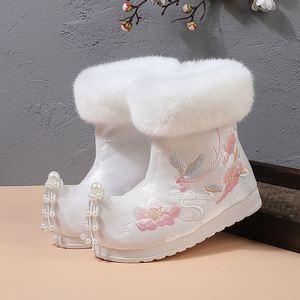 冬季女童汉服靴子白色绣花鞋加绒翘头拜年古风棉靴中国儿童年服鞋