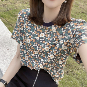 小碎花t恤女短袖2022夏季新款百搭设计感时尚洋气圆领打底衫上衣