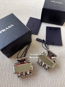 国内现货 prada普拉达2022新款银色三角标鲨鱼夹发夹发饰女