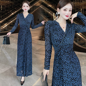 长裙真丝绒烧花收腰气质显瘦2021年新款女纯色系连衣裙洋气女装潮