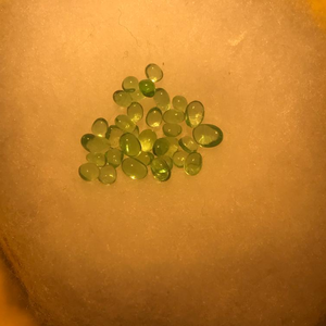 释迦牟尼佛7彩坚固子 舍利塔 0. 1元1颗限拍10颗尺寸1-2mm