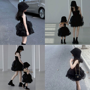 法式赫本风黑色吊带连衣裙子夏季小个子小众亲子装母女蓬蓬裙短裙