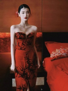 复古红色晨袍新中式新娘敬酒服订婚礼服高端轻奢小众抹胸连衣裙女