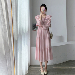 春装2022年新款女设计高级感冷淡风轻熟御姐藕粉色娃娃领连衣裙子