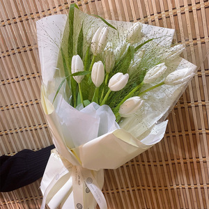 16枝白色郁金香花束爱人生日清纯风北京同城鲜花速递闪送送花上门