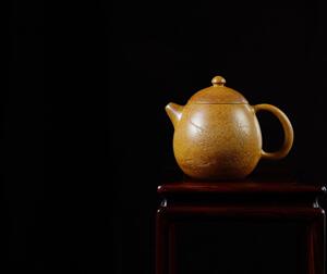 国工吴敏黄金段龙蛋中容量220cc紫砂壶手工制作