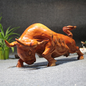 香椿木工艺品木雕牛摆件牛气冲天家居风水摆设实木质居家送礼