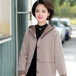 中老年女时尚休闲洋气妈妈装春款外套新款50岁减龄连帽上衣服推荐