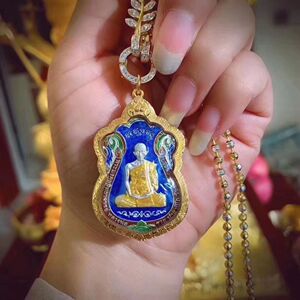 泰国佛牌真品 龙婆瑞 2559舍玛自身像吊坠 红底蓝底绿底 纯金外壳