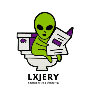 LXJERY 外星人厕所读报纸胸针 搞笑金属徽章 创意书包装饰衣领针