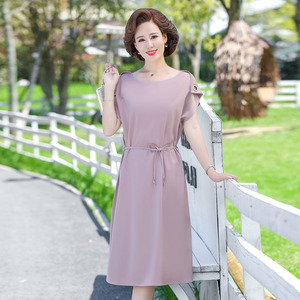 中年妈妈夏装连衣裙洋气2021新款中老年女装40一50岁高贵过膝裙子