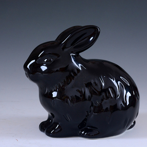 陶瓷兔子摆件招财玉兔创意可爱生肖兔子工艺品黑色桌面家居装饰品