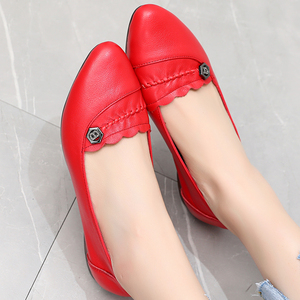 2022年新款真皮浅口单鞋女牛筋底大码豆豆鞋红色软底妈妈小皮鞋43