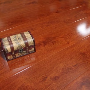 强化复合地板12mm，同步对花大浮雕防滑地板，环保防水木地板