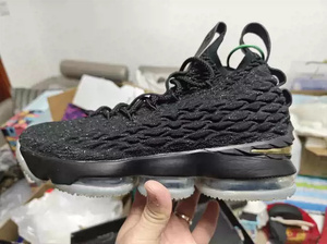 Nike LeBron 15 耐克詹姆斯15代黑金配色男款篮球鞋ao1754-006