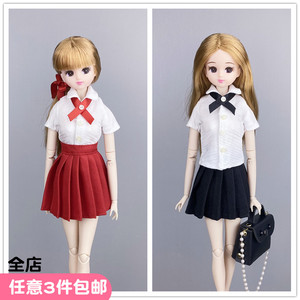 穿校服的芭比娃娃