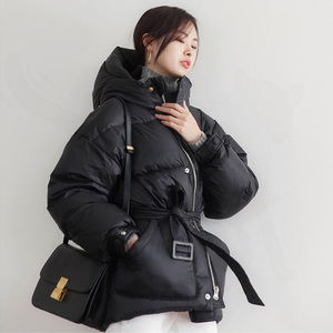 黑色系腰带羽绒服