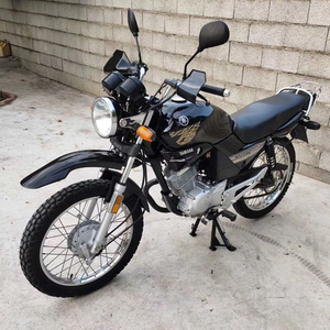 雅马哈125摩托车跨骑式