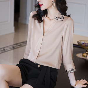 真丝衬衫女装2021夏季新款高端绣花七分袖v领桑蚕丝大牌丝绸上衣