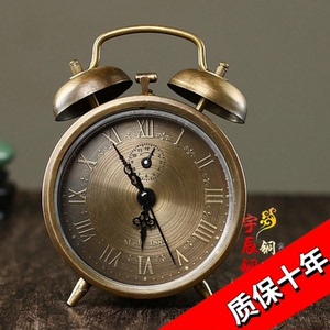 老式钟表座钟上弦