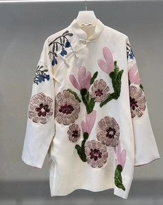 2024年春新中式少女中国风新中式旗袍缎面立领盘扣刺绣长袖连衣裙