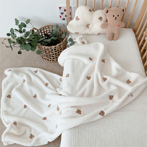 韩国INS小熊抱毯抱被新生儿外出毯秋冬加厚被子盖毯宝宝珊瑚绒毯