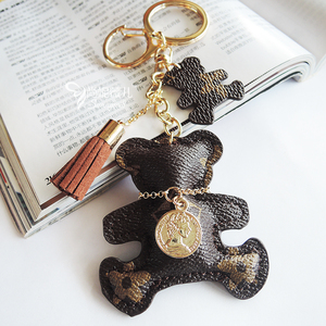 适用lv包老花钥匙扣欧美风小熊包包高档挂件情侣汽车钥匙挂饰礼物