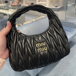 miumiu/缪缪女包新款羊革迷你腋下包hobo月牙包手提包单肩斜挎包