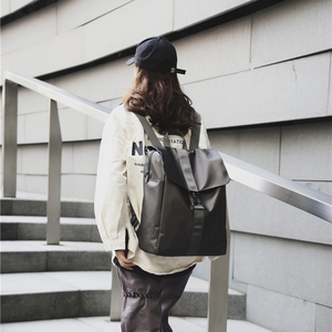 双肩包女学生街拍