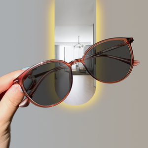 冷茶色变色眼镜近视女可配度数超轻圆框平光防蓝光眼睛男素颜神器