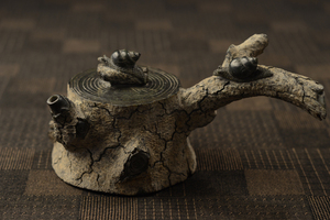 台湾墨玉石壶 天然原石一体雕刻成型