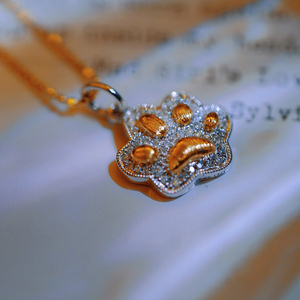 18k金白金分色黄金招财猫爪天然南非钻石吊坠可爱女锁骨项链au750