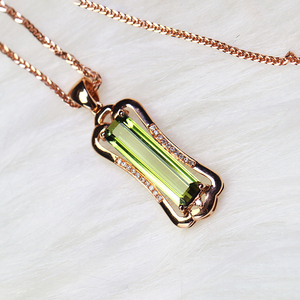 娅维娅(饰品)百搭长方形款天然碧玺吊坠3.05ct,18k配钻石镶嵌