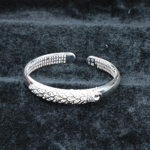 少数民族银饰侗族手工s999纯银孔雀心经手镯送妈妈送女友礼物包邮