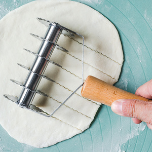 切油条用的滚轮刀披萨烘焙专用滚刀商用切面刀手动油条切刀面条到