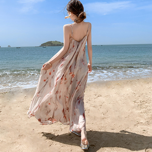 波西米亚V领碎花吊带连衣裙女夏季仙气泰国海边度假沙滩三亚长裙