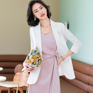 搭配小西装的大码裙子