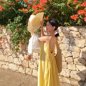 黄色吊带连衣裙宽松露背性感长裙度假三亚海边沙滩裙云南旅游拍照