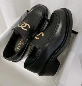 现货 香奈儿chanel 22k新款黑色双c logo中跟英伦乐福鞋女小皮鞋