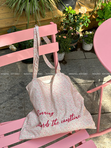 “法式浪漫”粉色碎花帆布包韩国ins风字母单肩托特包旅行沙滩包