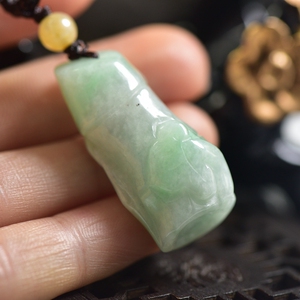 a货翡翠竹节吊坠节节高升玉竹子项坠挂件淡绿色玉坠颈饰品