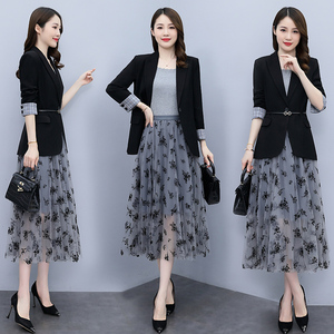 费依千百惠依目了然凡恩艾丽哲墨曲韩序城市衣柜官方旗舰店连衣裙