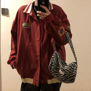 暗酒红色棒球服女